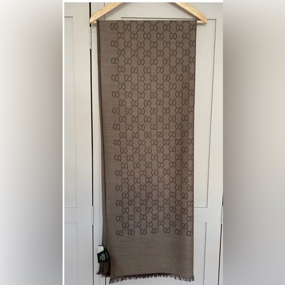 GUCCI WOOL & SILK SCARF - Picture 14 of 14